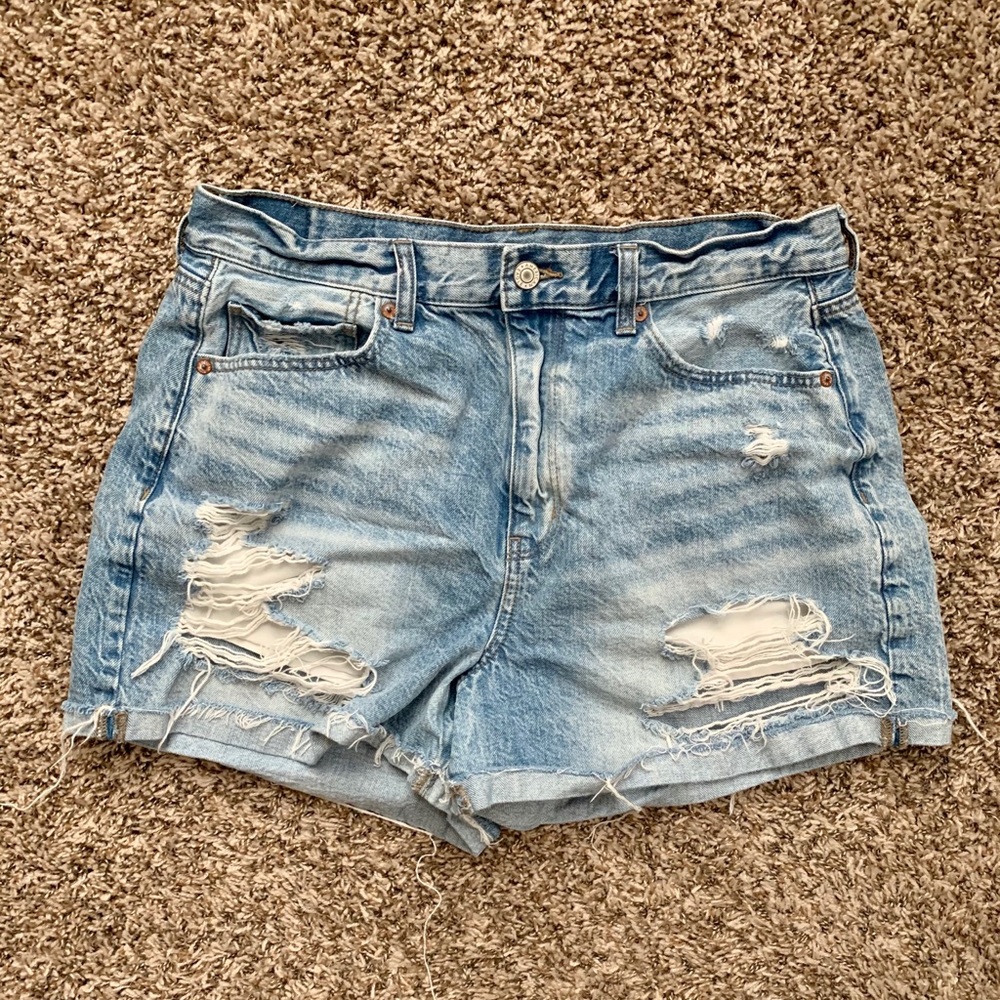 SIZE 14 AMERICAN EAGLE MOM SHORT